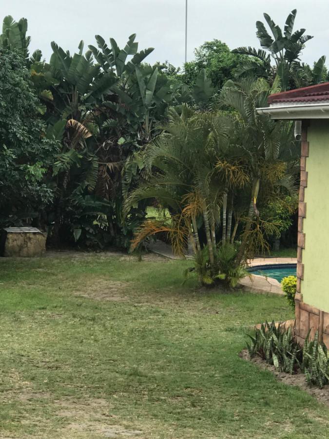 Sodwana Road Holiday Lodge Содвана-Бей Экстерьер фото