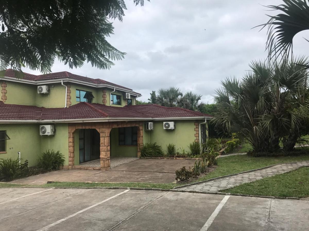 Sodwana Road Holiday Lodge Содвана-Бей Экстерьер фото