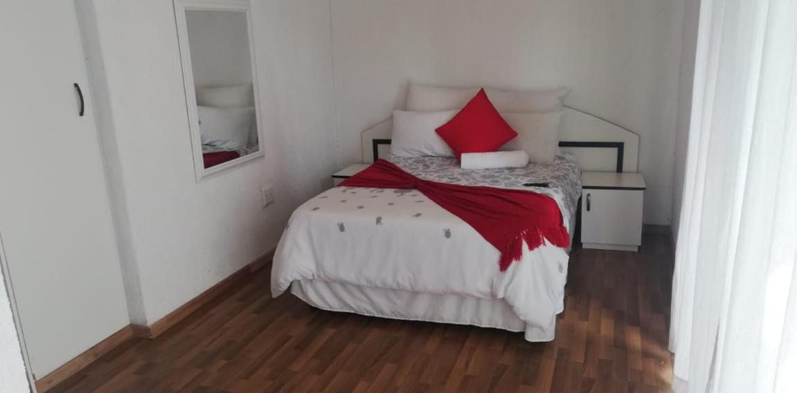 Sodwana Road Holiday Lodge Содвана-Бей Экстерьер фото